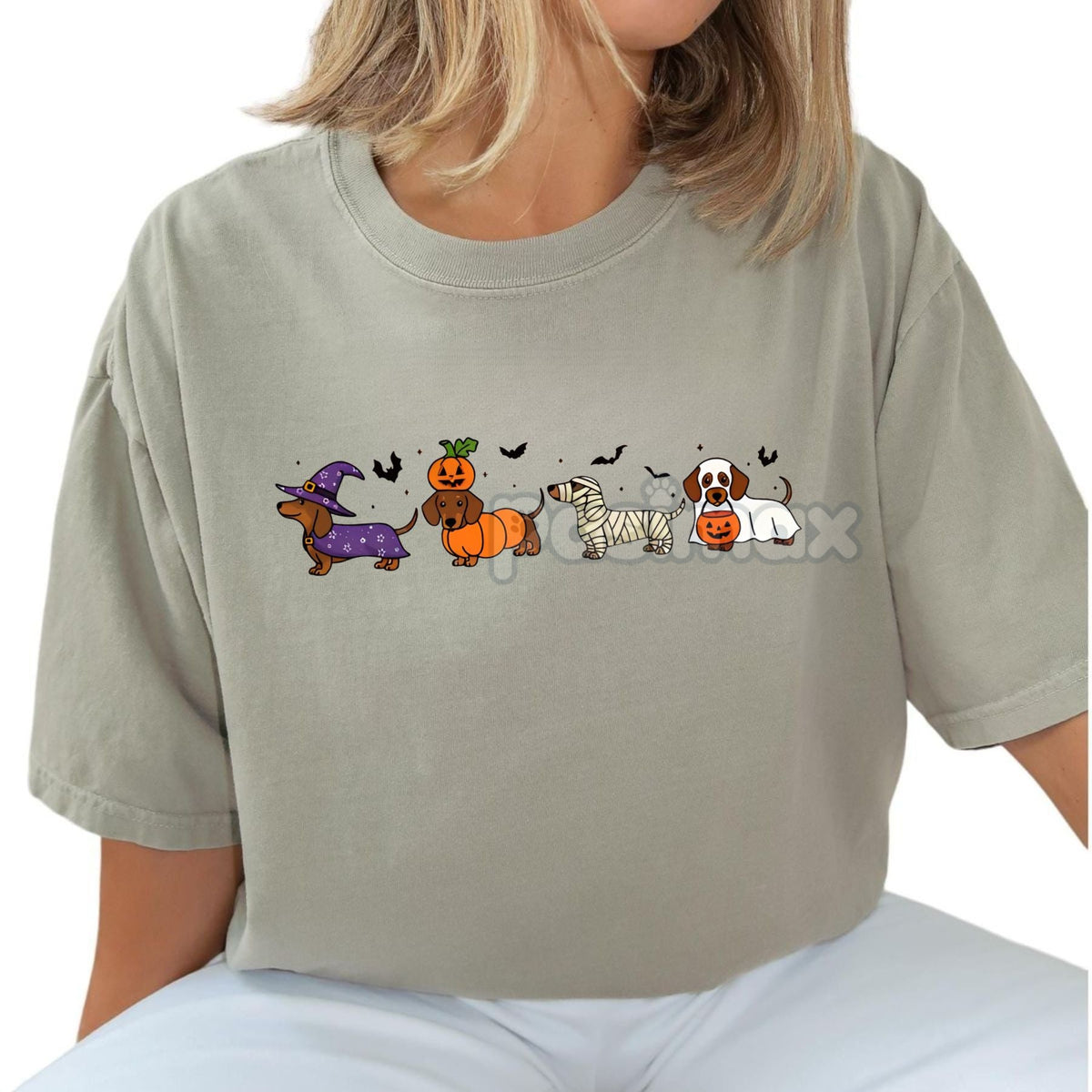 Retro Dachshund Ghost Shirt – Comfort Colors® Halloween Dog Owner Tee, Vintage Spooky Wiener Dog Apparel, Dog Mama Gift
